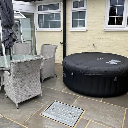 Immaculate 4-bed In 3* Knaresborough