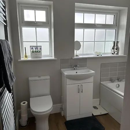 Immaculate 4-bed In Hotel 3*