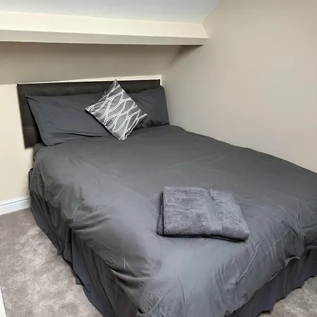 Immaculate 4-bed In 3* 纳尔斯伯勒