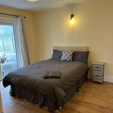 酒店 Immaculate 4-bed In 3*