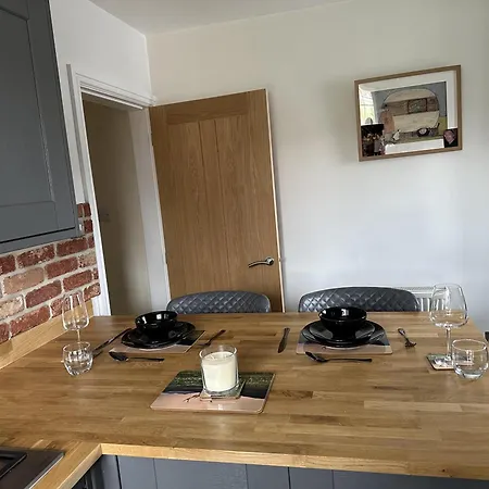 Immaculate 4-bed In Hotell