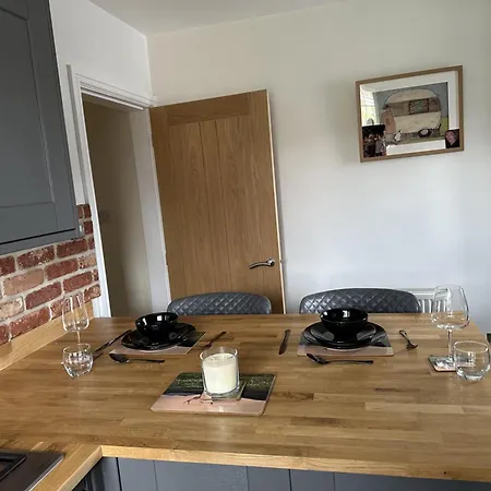 Immaculate 4-bed In